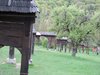 Szejkefürdői domboldal – székelykapuk